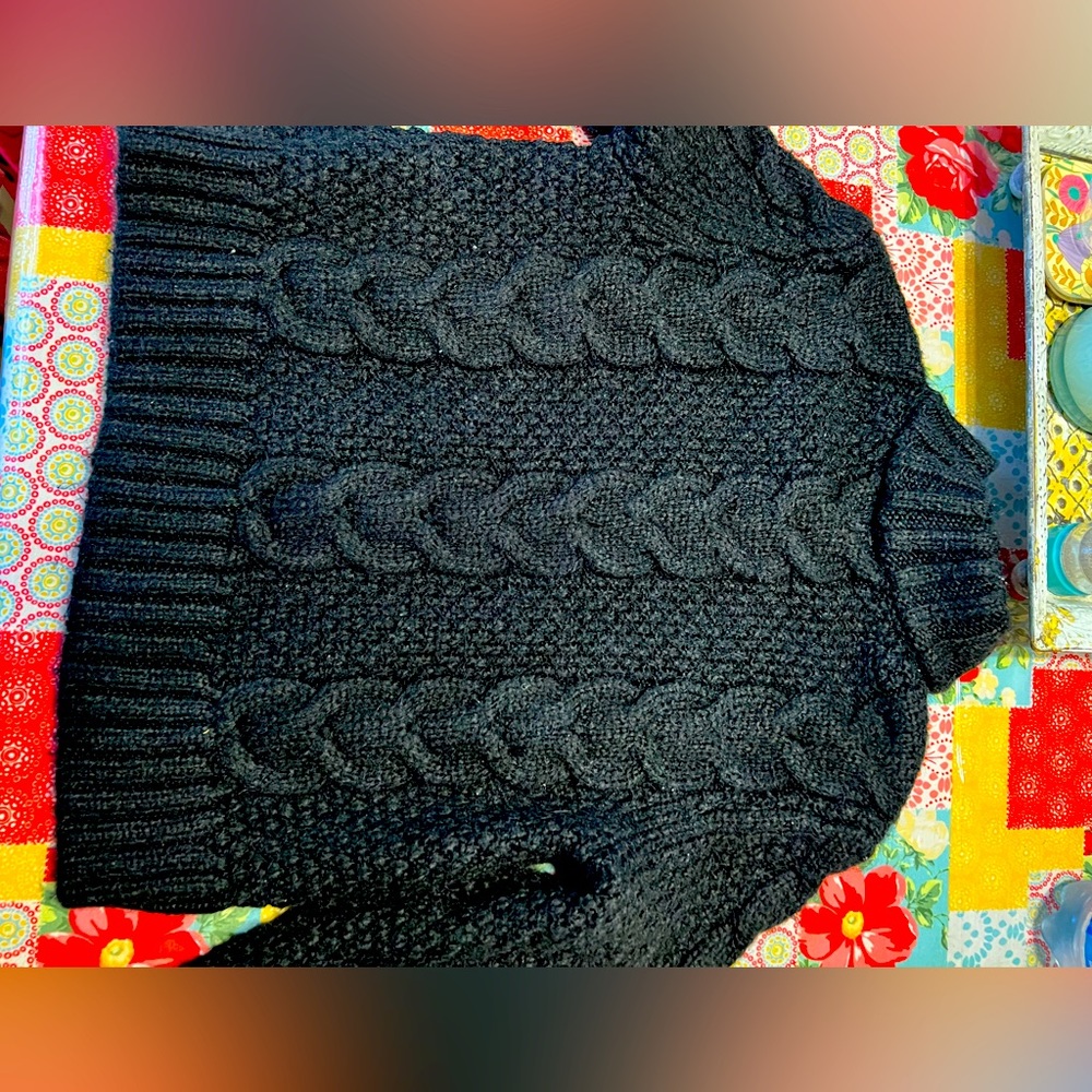 AE sweater large